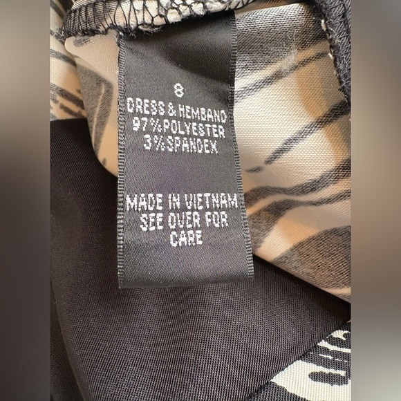 AGB - Black and White Patterned Dress - Size 8 - Picture 14 of 15